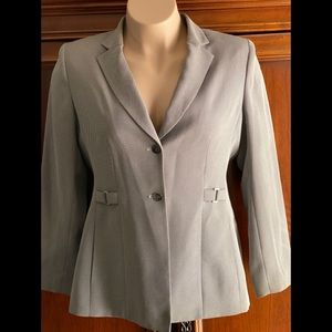 Barely worn women’s suit jacket, size 12